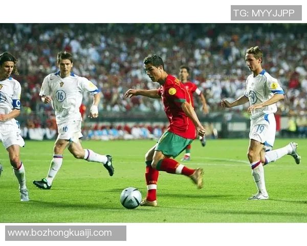 足球明星出道时间揭秘从青涩少年到璀璨巨星的成长历程 足球明星出道时间揭秘从青涩少年到璀璨巨星的成长历程